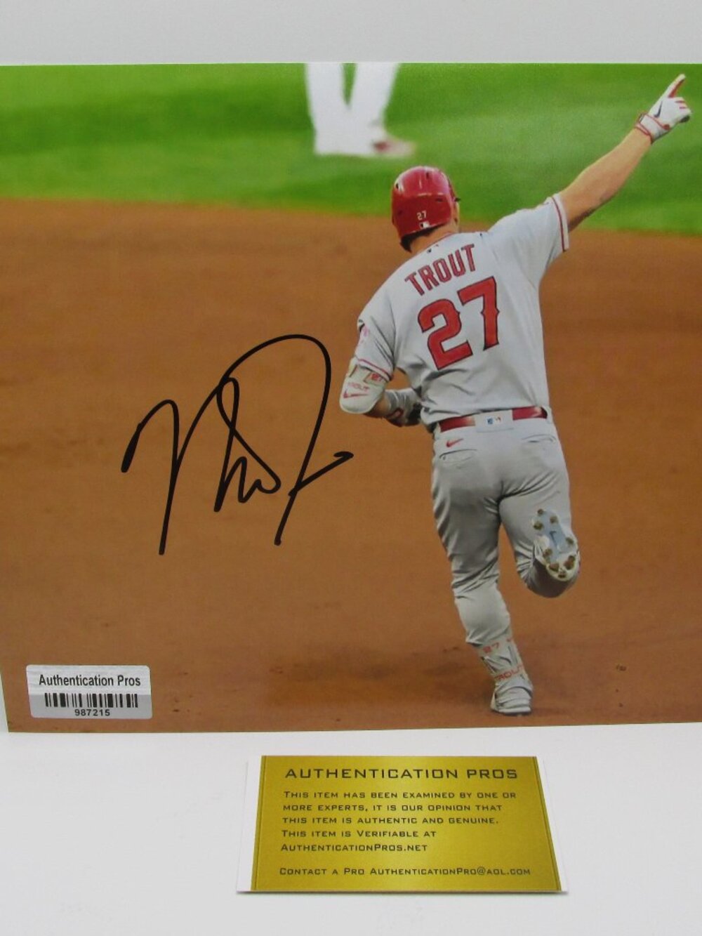 Mike Trout Signed 8x10 Photo With COA (987215) (Angels)